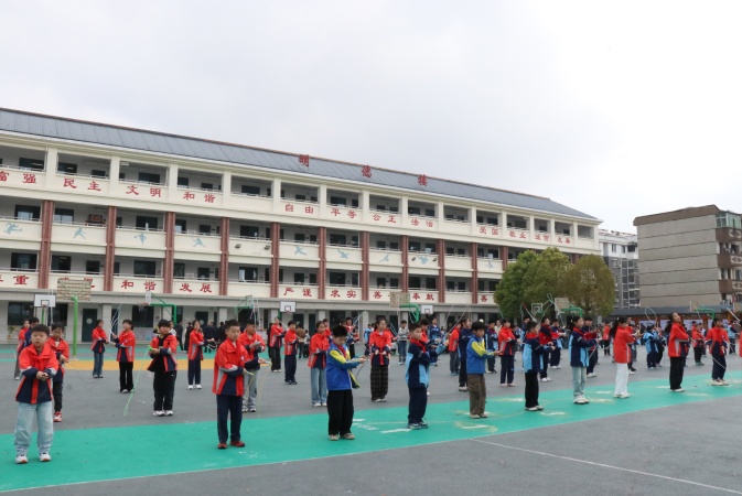 学生跳绳表演.JPG