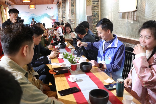 品茶.JPG
