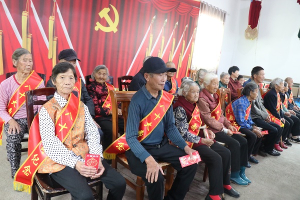 发放红包.JPG