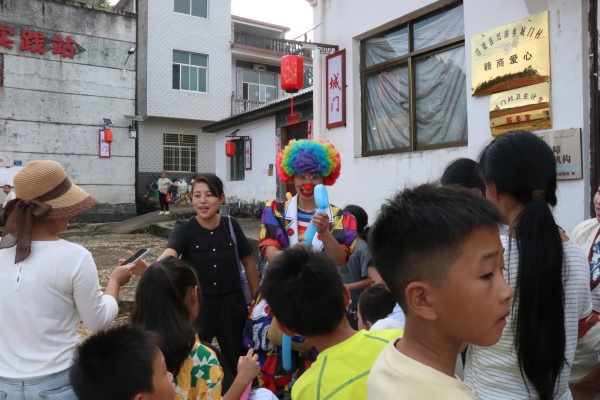 1792288845314171.jpg 小丑表演.JPG