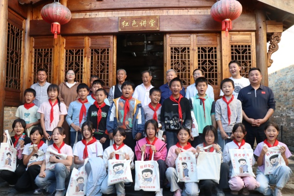 1792671115505336.jpg 合影留念.JPG