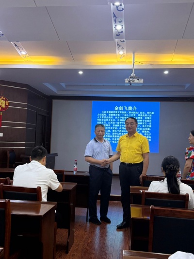 魏启明看望金剑飞_副本.jpg
